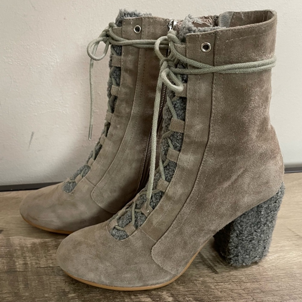 Women's ANTHROPOLOGIE SILENT D Beige SUEDE Grey Fleece WORSHIP Lace-Up BOOTS 38